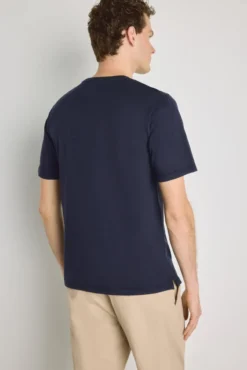 T-shirt básica com logo bordado
