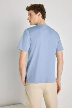 T-shirt básica com logo bordado