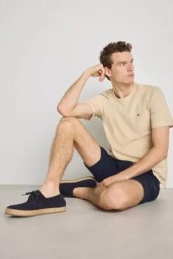 T-shirt básica com logo bordado