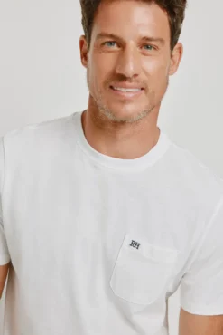 T-shirt básica com logo bordado