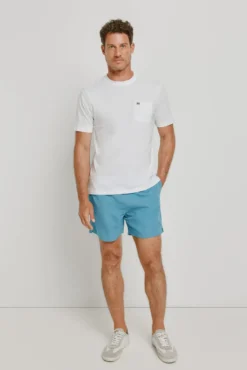 T-shirt básica com logo bordado