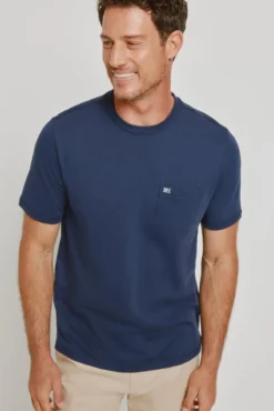 T-shirt básica com logo bordado