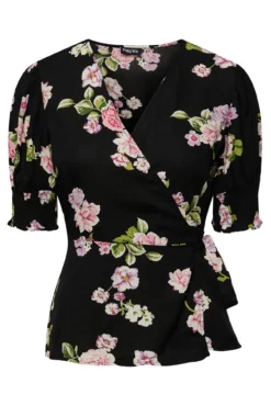 T-shirt com decote cruzado.