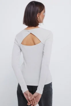 T-shirt com decote nas costas em lurex