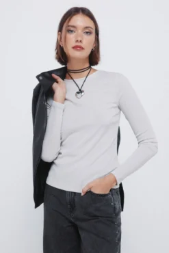 T-shirt com decote nas costas em lurex