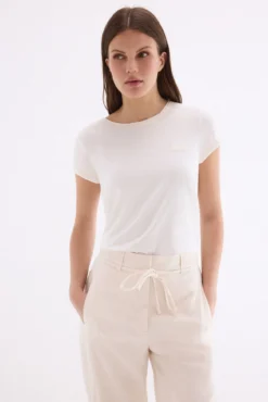 T-shirt com detalhes em PU