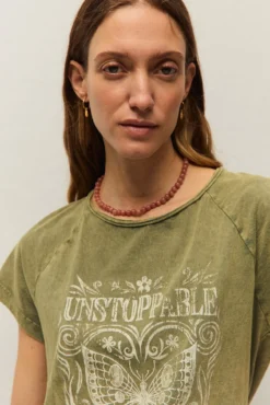 T-shirt com estampado de borboleta