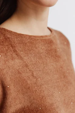 T-shirt cravejada de chenille