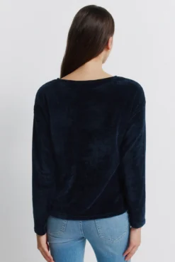 T-shirt cravejada de chenille