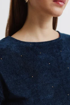 T-shirt cravejada de chenille