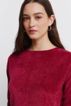 T-shirt cravejada de chenille