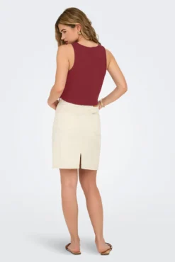 T-shirt crop sem mangas