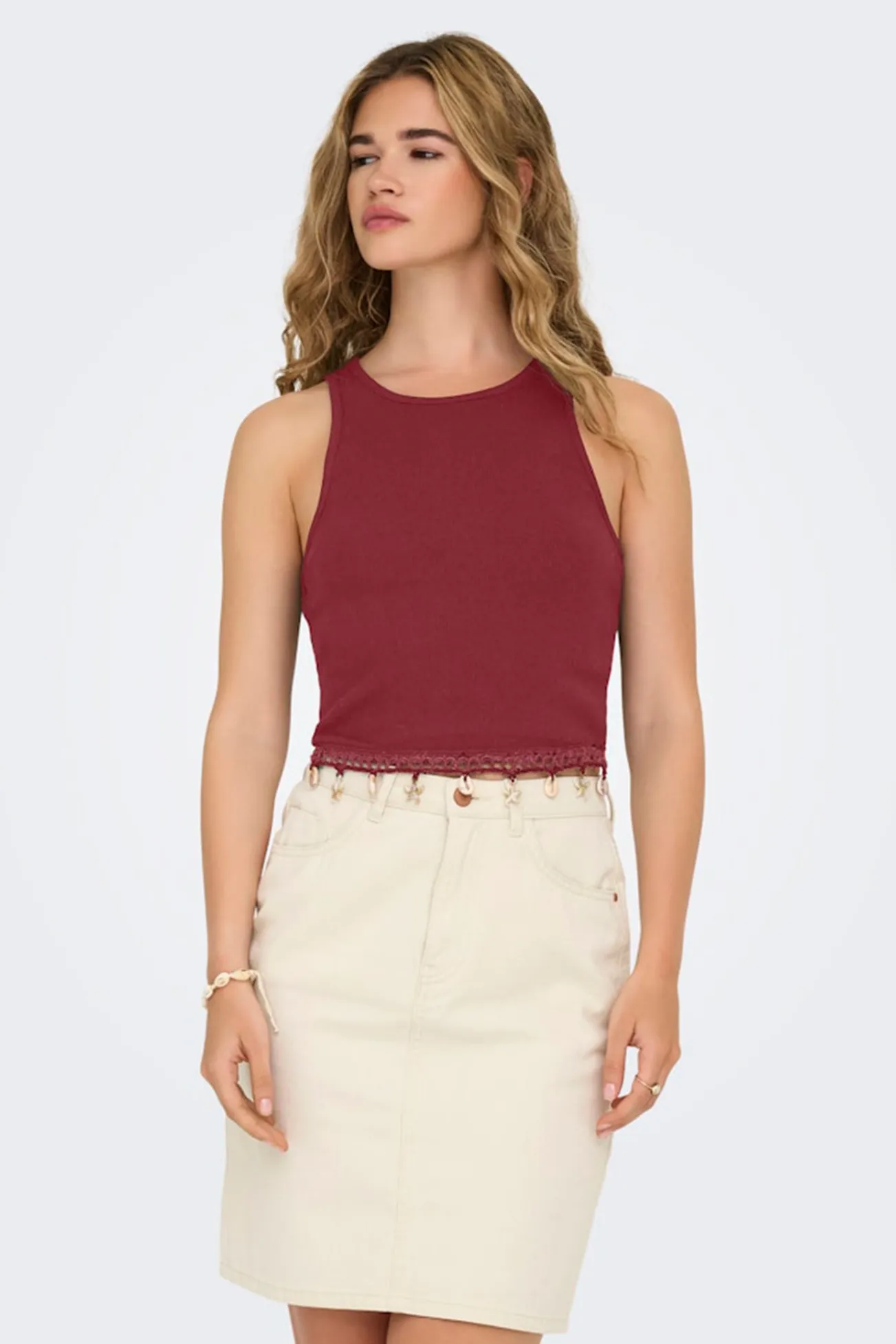T-shirt crop sem mangas