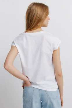 T-shirt detalhe em crochet no ombro
