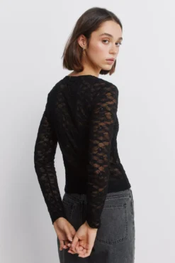 T-shirt flor de renda