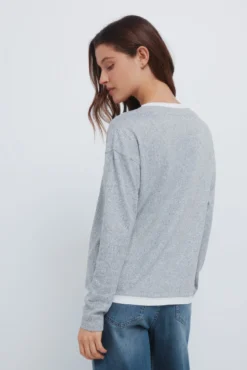 T-shirt gola em V