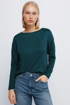 T-shirt gola gola com tachas