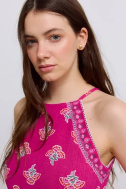 T-shirt gola halter estampada