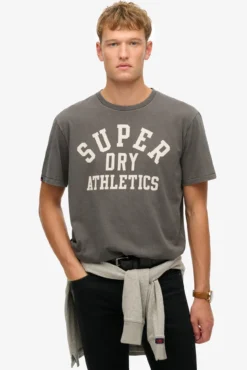 T-shirt gráfica esportiva essencial