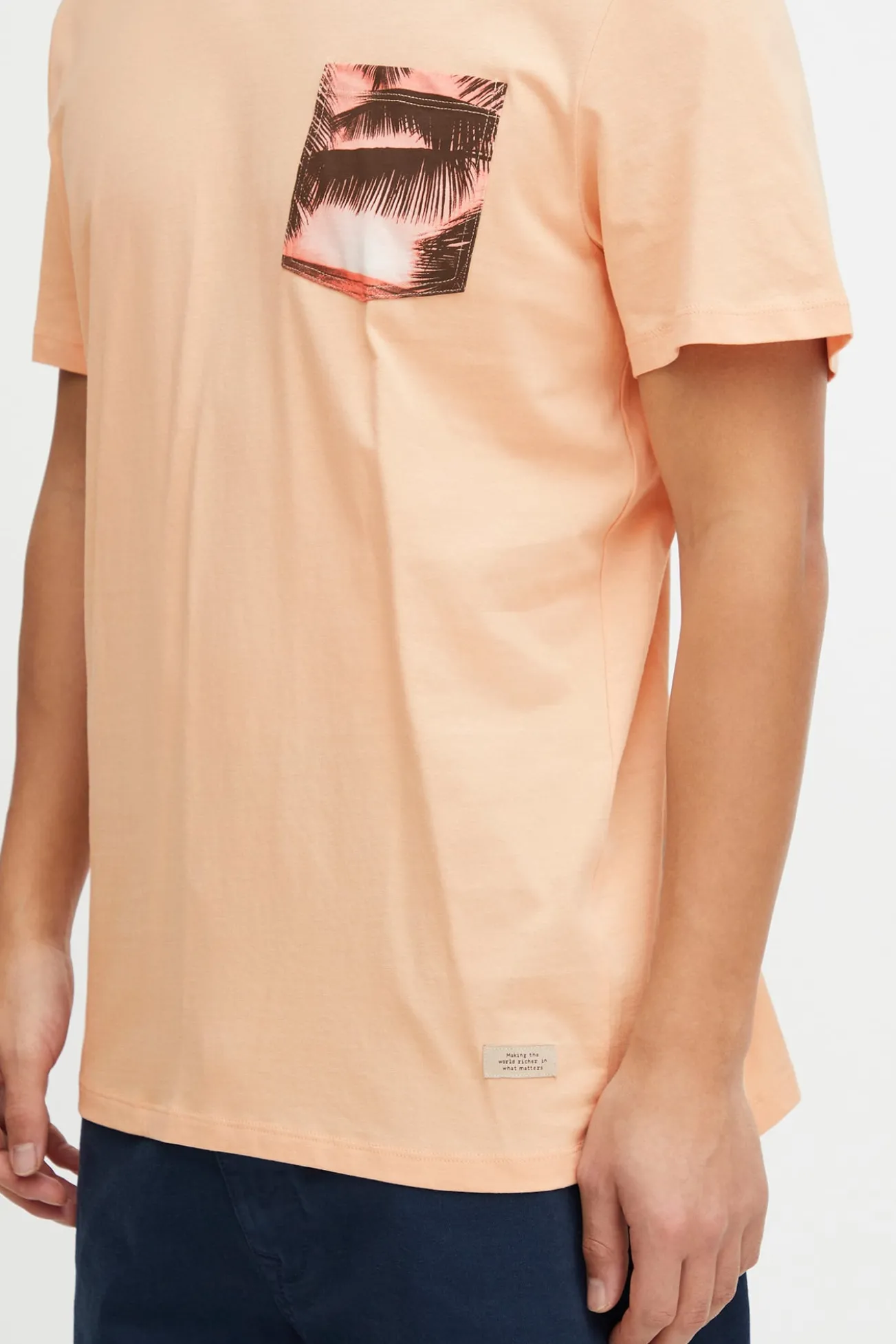 T-shirt Manga Curta - Bolso Estampado
