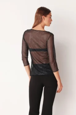 T-shirt transparente com purpurinas