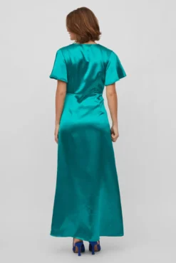 Vestido acetinado de manga curta