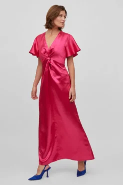 Vestido acetinado de manga curta