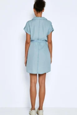 Vestido camiseiro curto