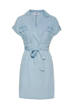 Vestido camiseiro curto
