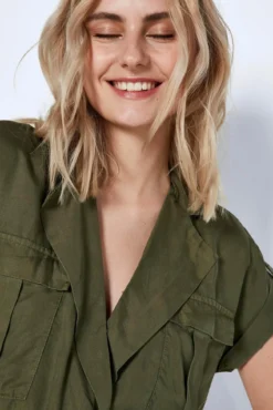 Vestido camiseiro curto