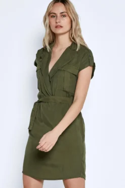 Vestido camiseiro curto