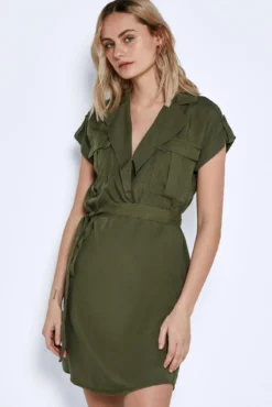 Vestido camiseiro curto