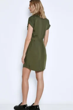 Vestido camiseiro curto