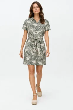 Vestido camiseiro curto com bordados