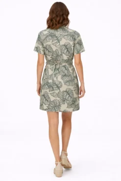 Vestido camiseiro curto com bordados