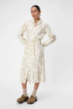 Vestido camiseiro em linho