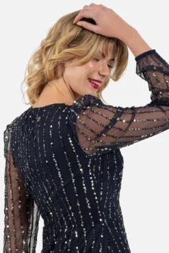 Vestido com decote cruzado