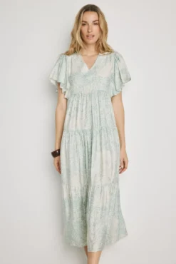 Vestido com decote em bico