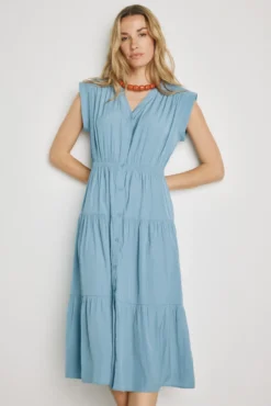 Vestido com decote em bico