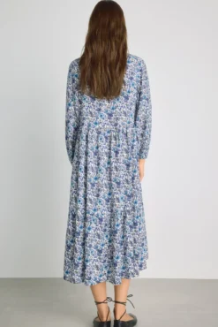 Vestido com decote em bico