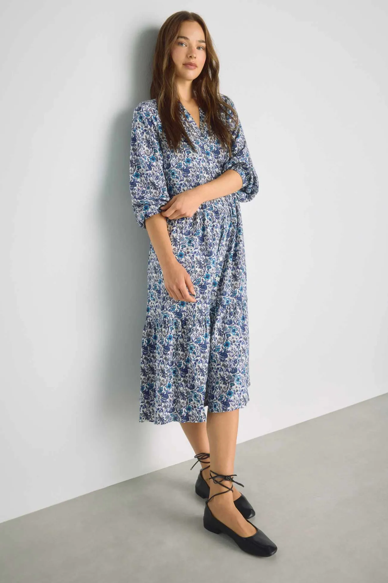 Vestido com decote em bico