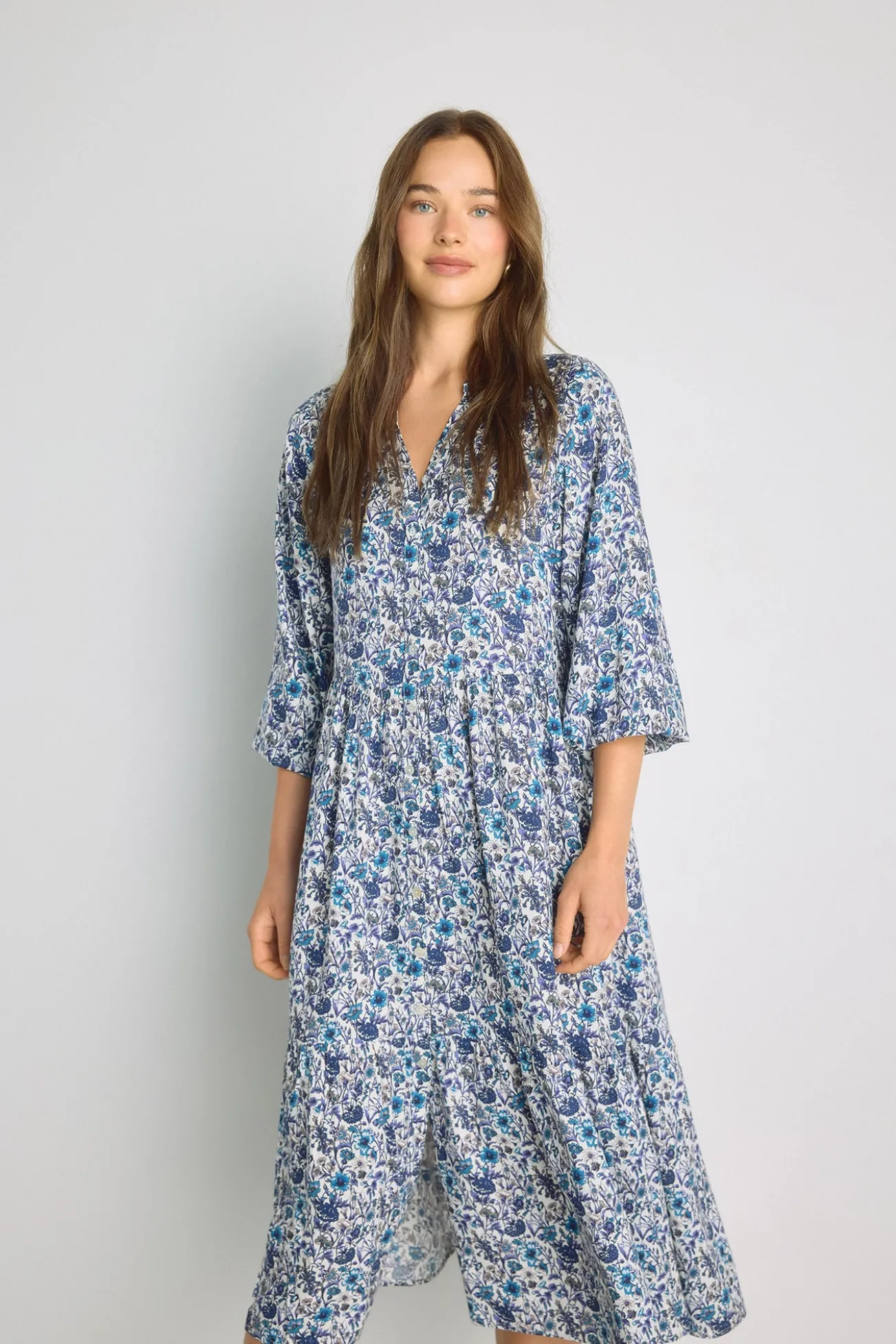 Vestido com decote em bico