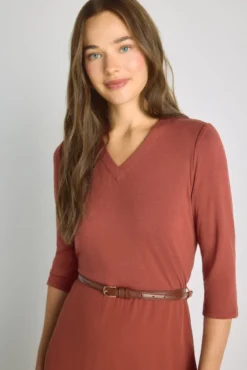 Vestido com decote em bico
