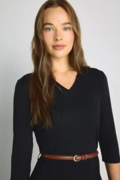 Vestido com decote em bico