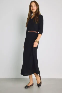 Vestido com decote em bico