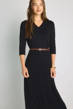 Vestido com decote em bico