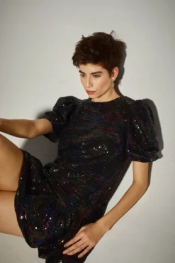 Vestido com mini lantejoulas