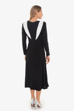 Vestido com ombreiras