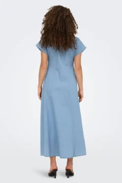Vestido comprido abotoado