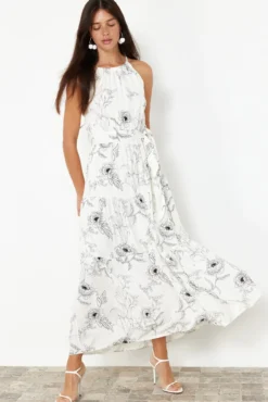 Vestido comprido com gola halter
